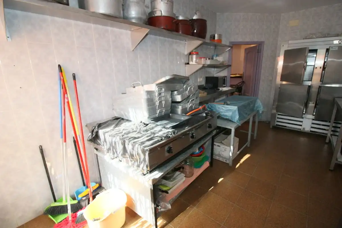 Cuina de Local en venda en Mombeltrán amb Aire condicionat