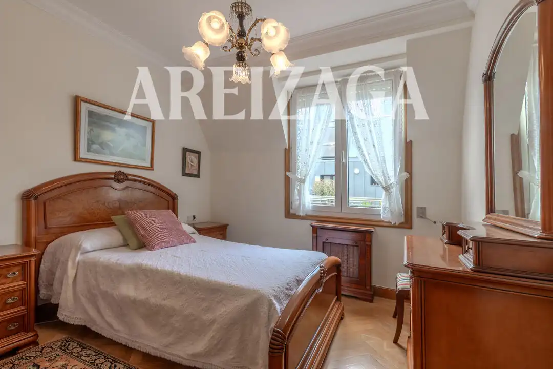 Habitación de Piso en venta en Donostia - San Sebastián  con Calefacción, Terraza y Balcón
