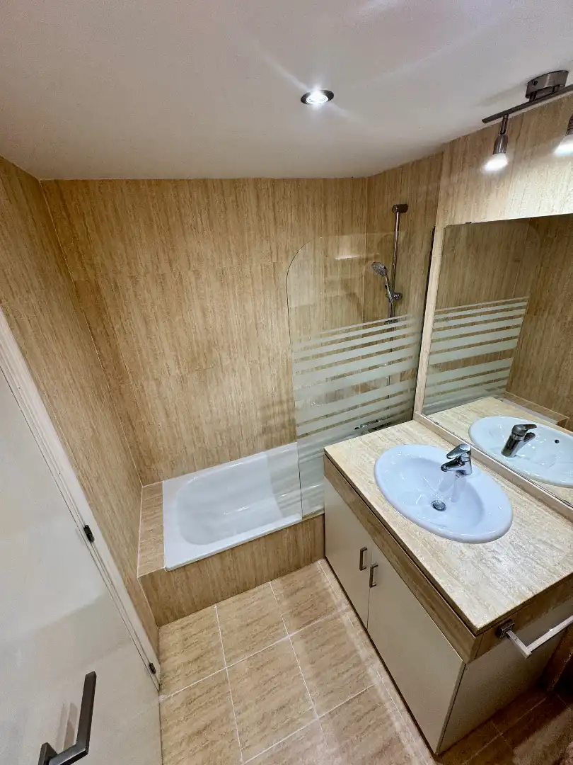 Baño de Piso de alquiler en Bétera con Aire acondicionado, Calefacción y Jardín privado