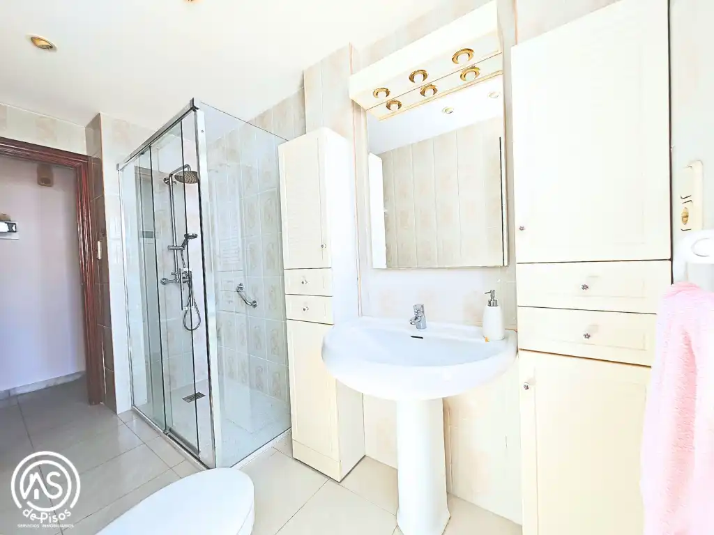Baño de Piso en venta en Zaragoza con Aire acondicionado, Calefacción y Amueblado