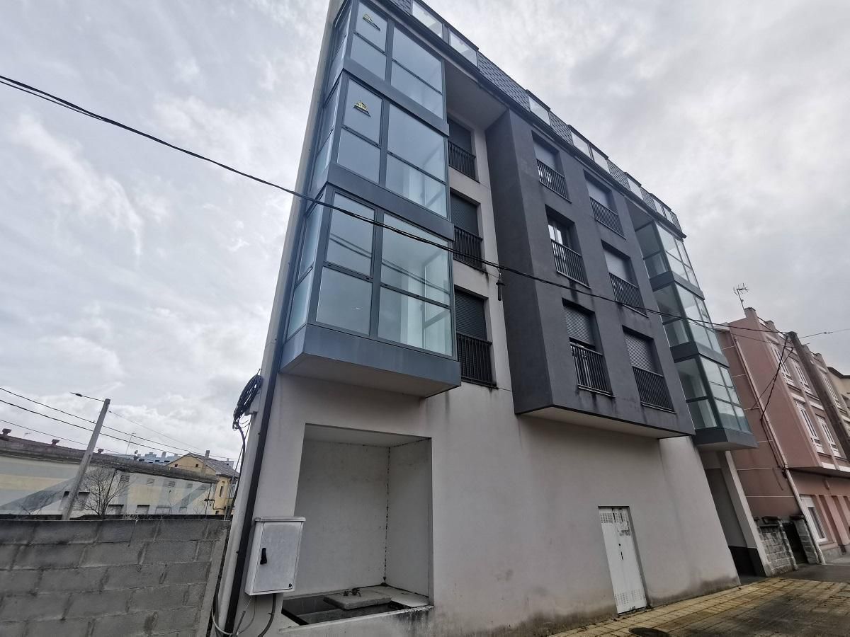 Vista exterior de Edifici en venda en Cariño