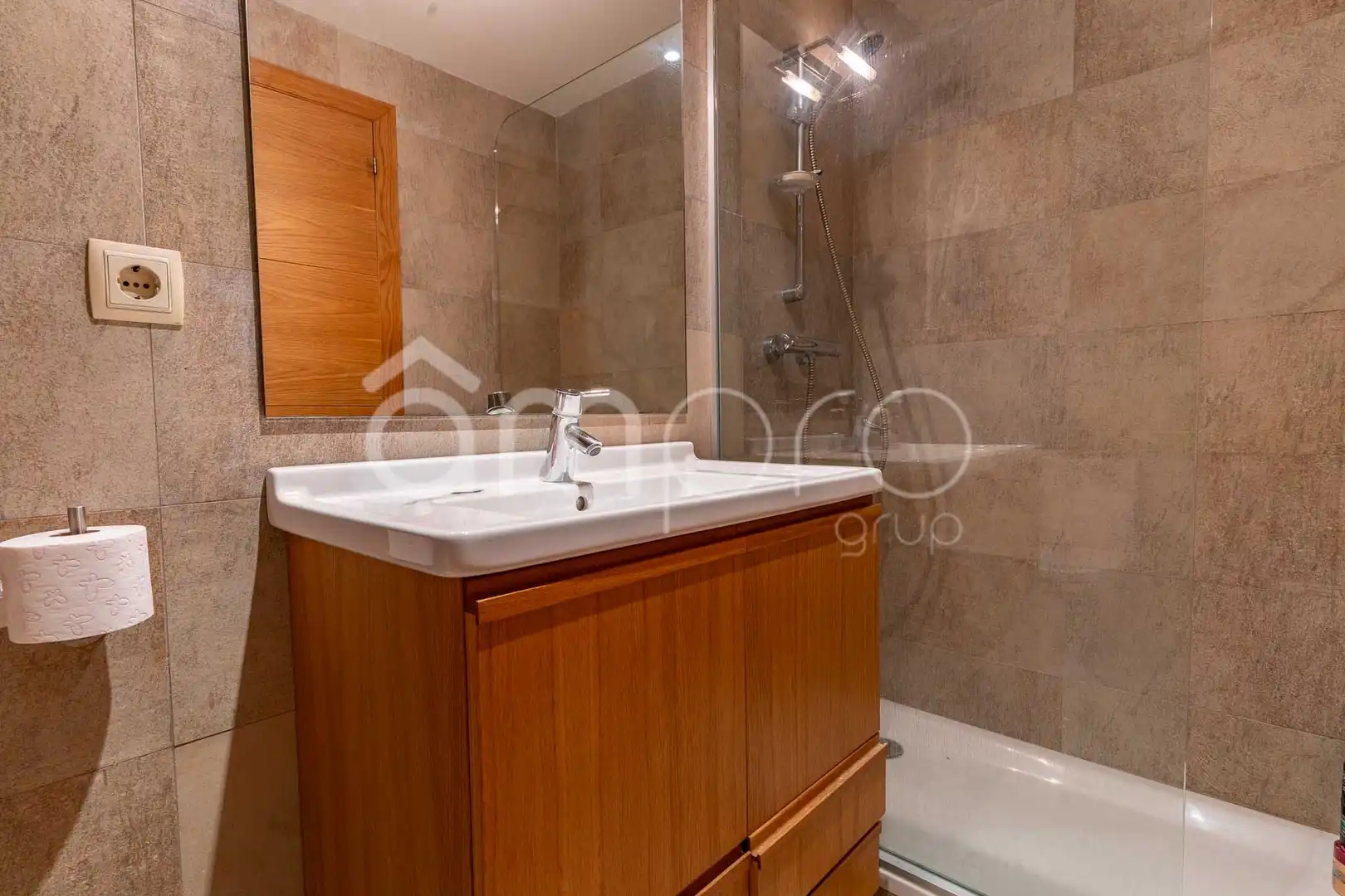Baño de Piso de alquiler en Tarragona con Calefacción, Terraza y Trastero