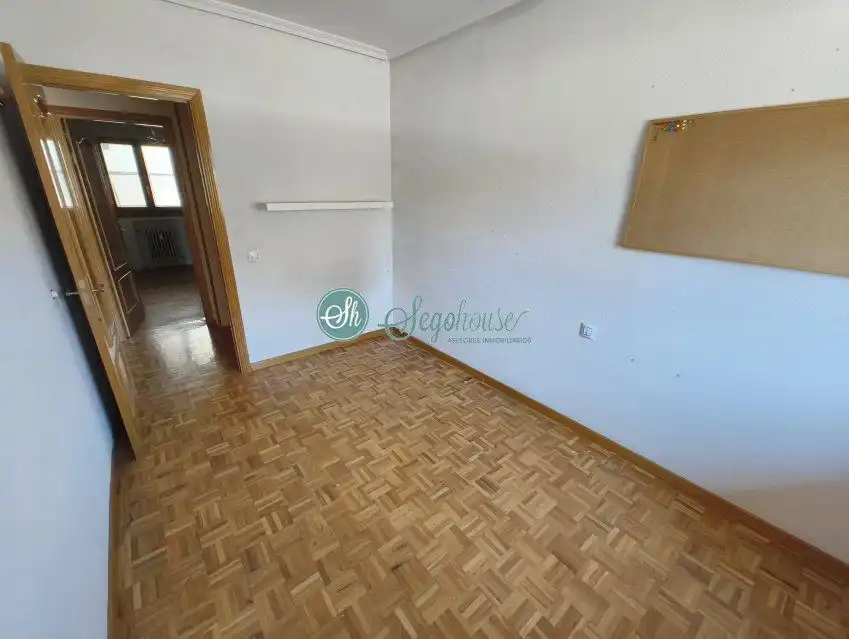 Habitación de Piso en venta en Segovia con Calefacción, Parquet y Trastero
