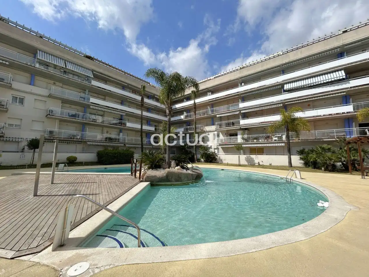Apartamento con terraza en venta en Avenida port canigó, imagen 3