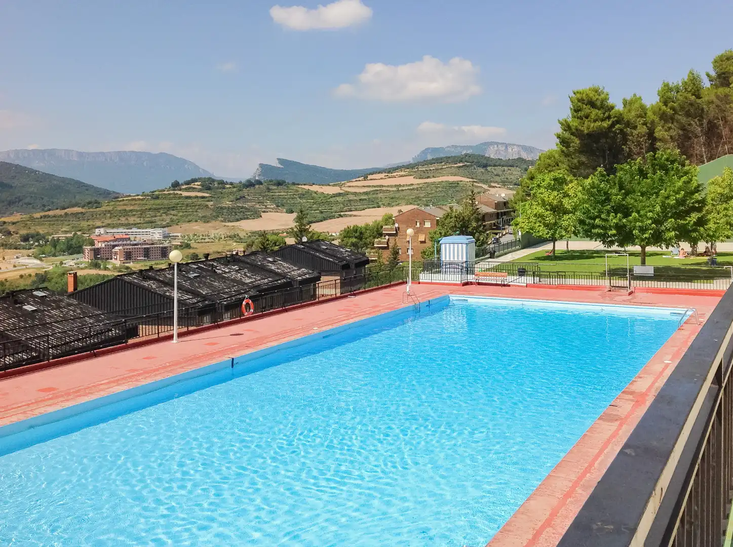 Piscina de Piso en venta en Estella / Lizarra con Calefacción, Jardín privado y Terraza