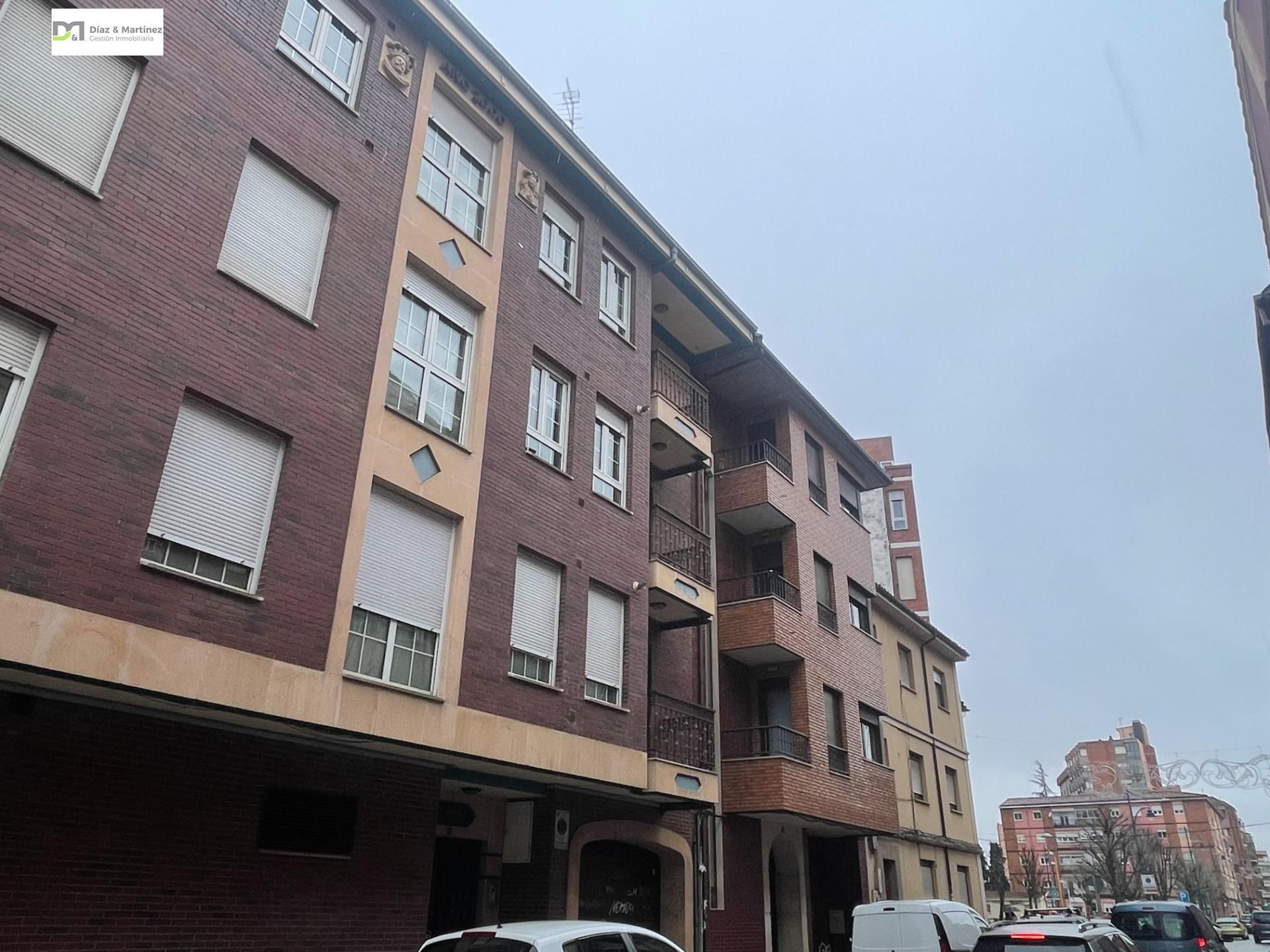Exterior view of Apartment for sale in León Capital   with Heating, Parquet flooring and Terrace