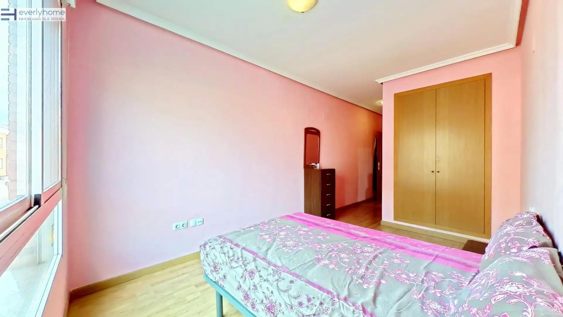 Habitación de Piso en venta en Castellón de la Plana / Castelló de la Plana con Parquet y Trastero