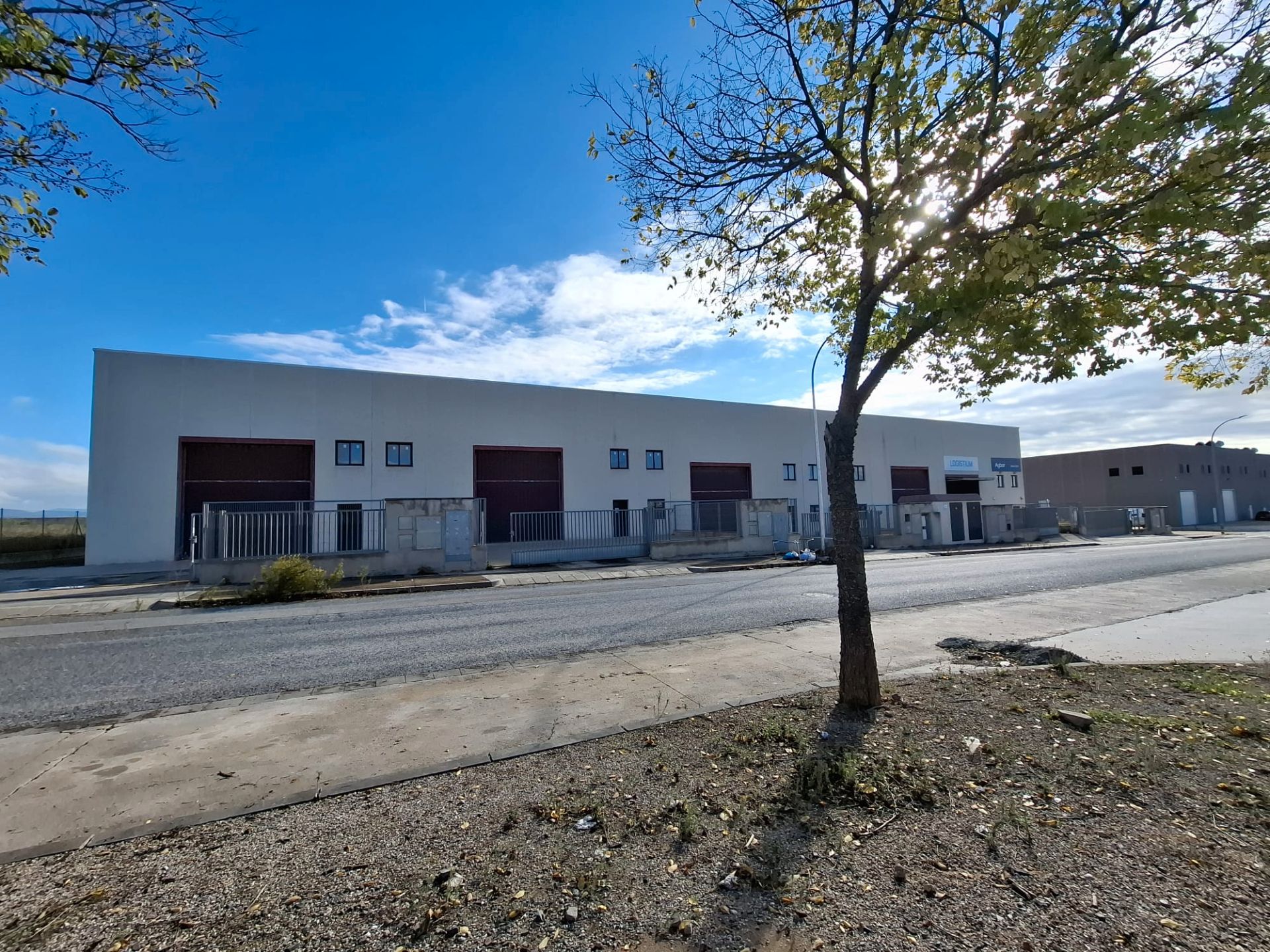 Vista exterior de Nau industrial en venda en Valls