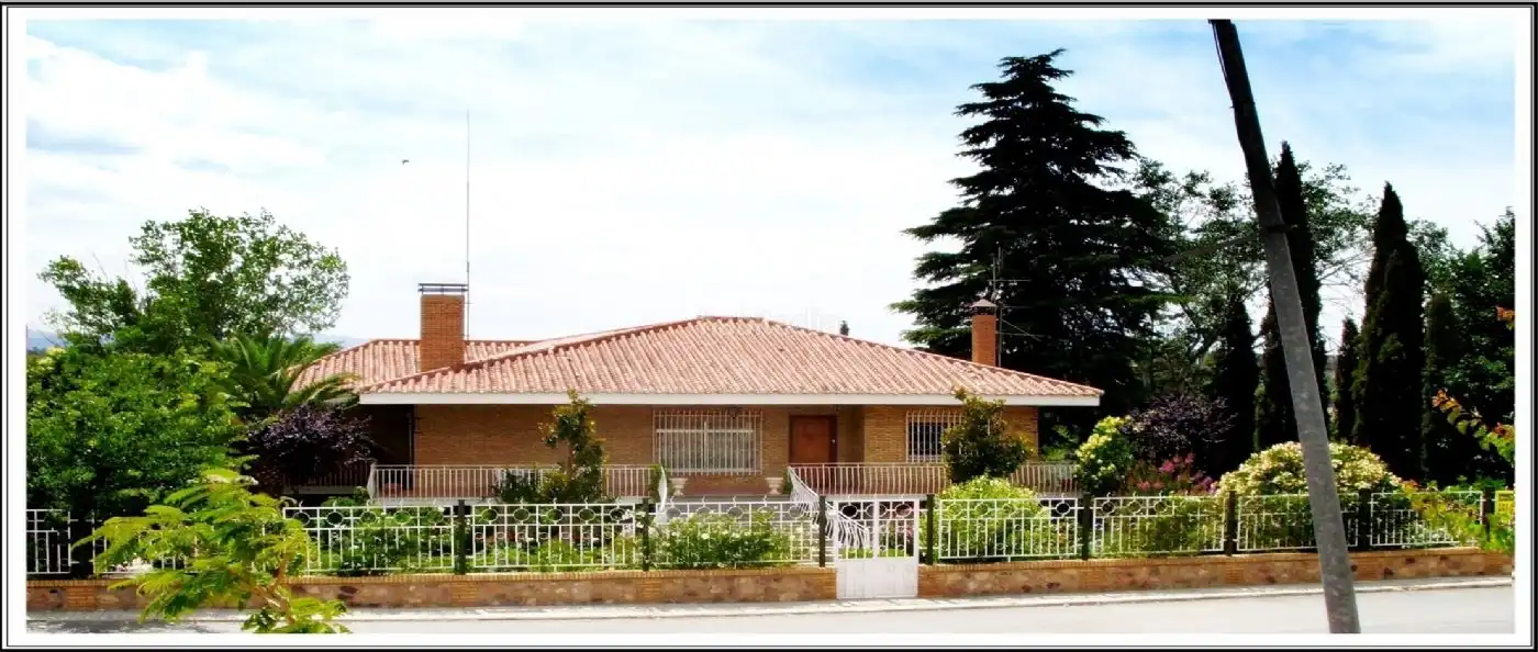 House for sale in Calle la Villa 32
