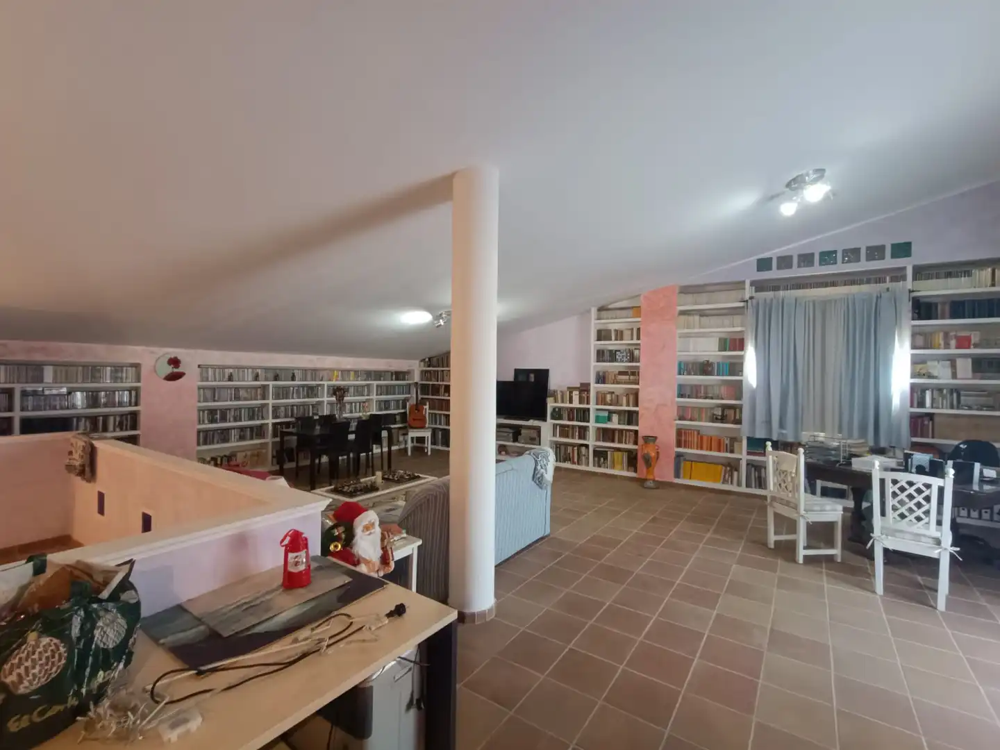 Sala d'estar de Casa o xalet en venda en Alcalá de Guadaira amb Aire condicionat, Calefacció i Jardí privat
