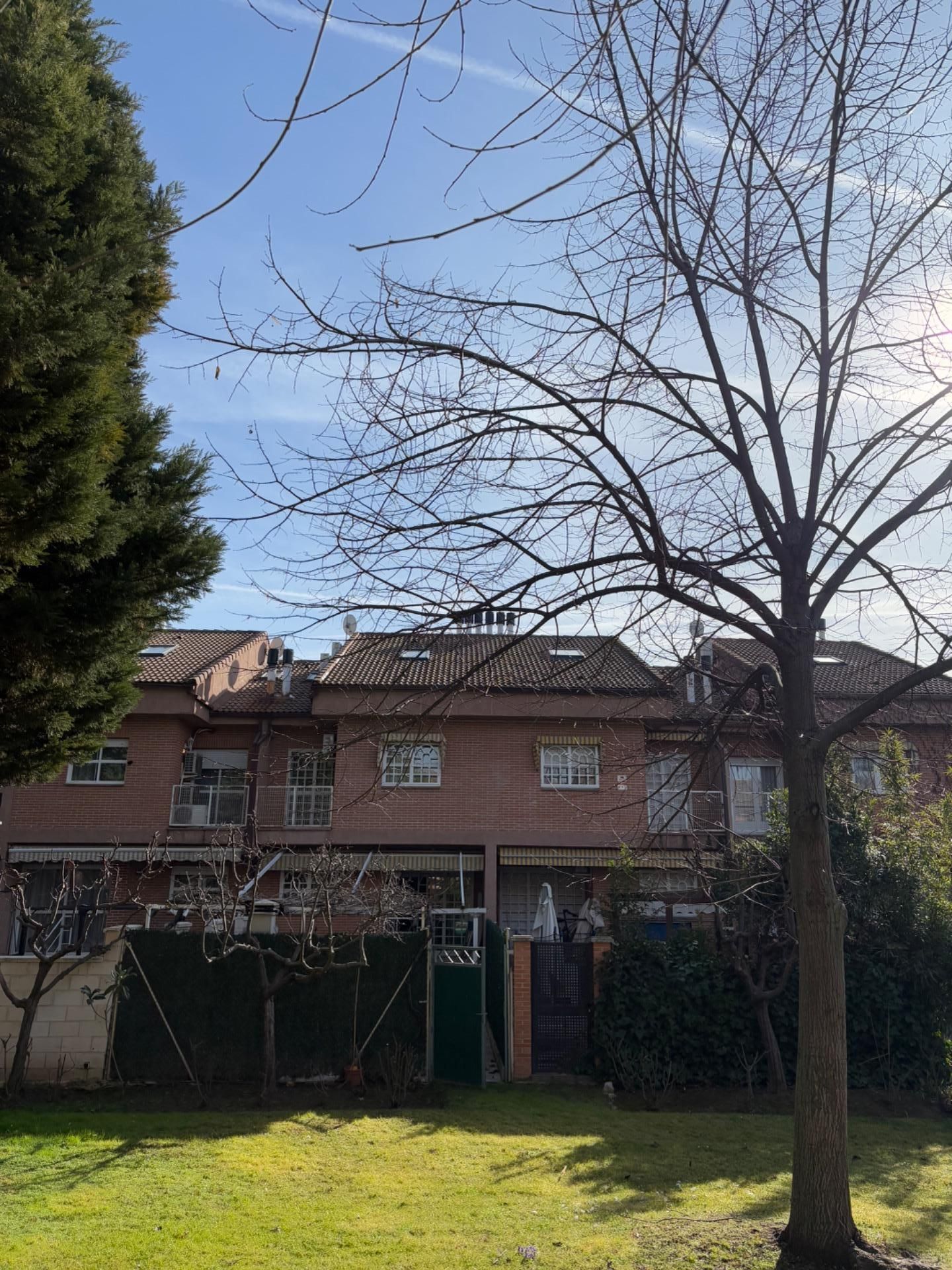 Exterior view of Single-family semi-detached for sale in Villalbilla  with Air Conditioner, Heating and Private garden