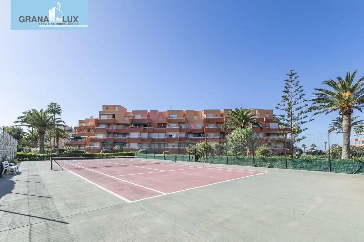 Vista exterior de Dúplex en venda en Salobreña amb Terrassa i Piscina comunitària