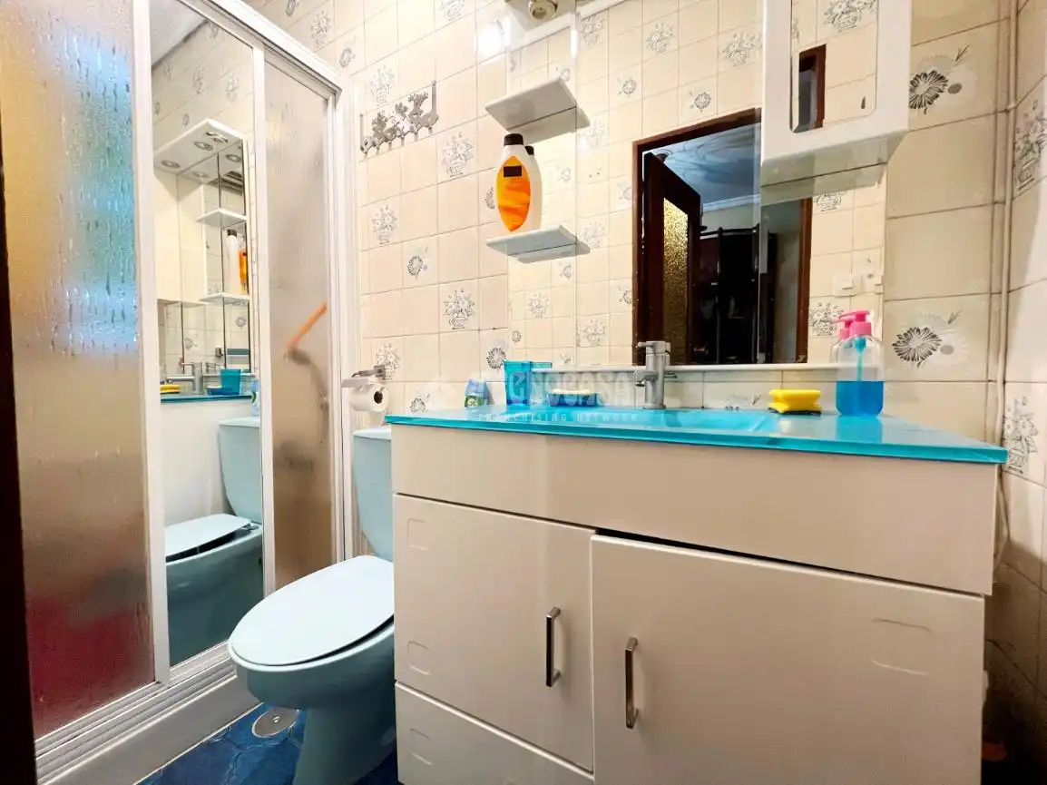 Bathroom of Buildings for sale in Madrid