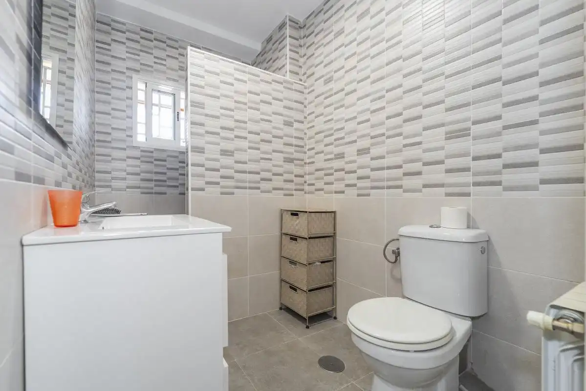 Bathroom of Duplexes for sale in Madrid  with Heating, Private garden and Terrace