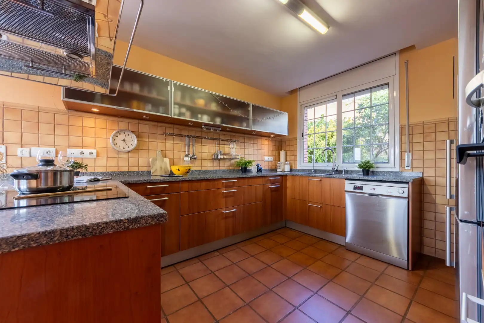Chalet con terraza en venta en Carrer dels Pirineus, imagen 12