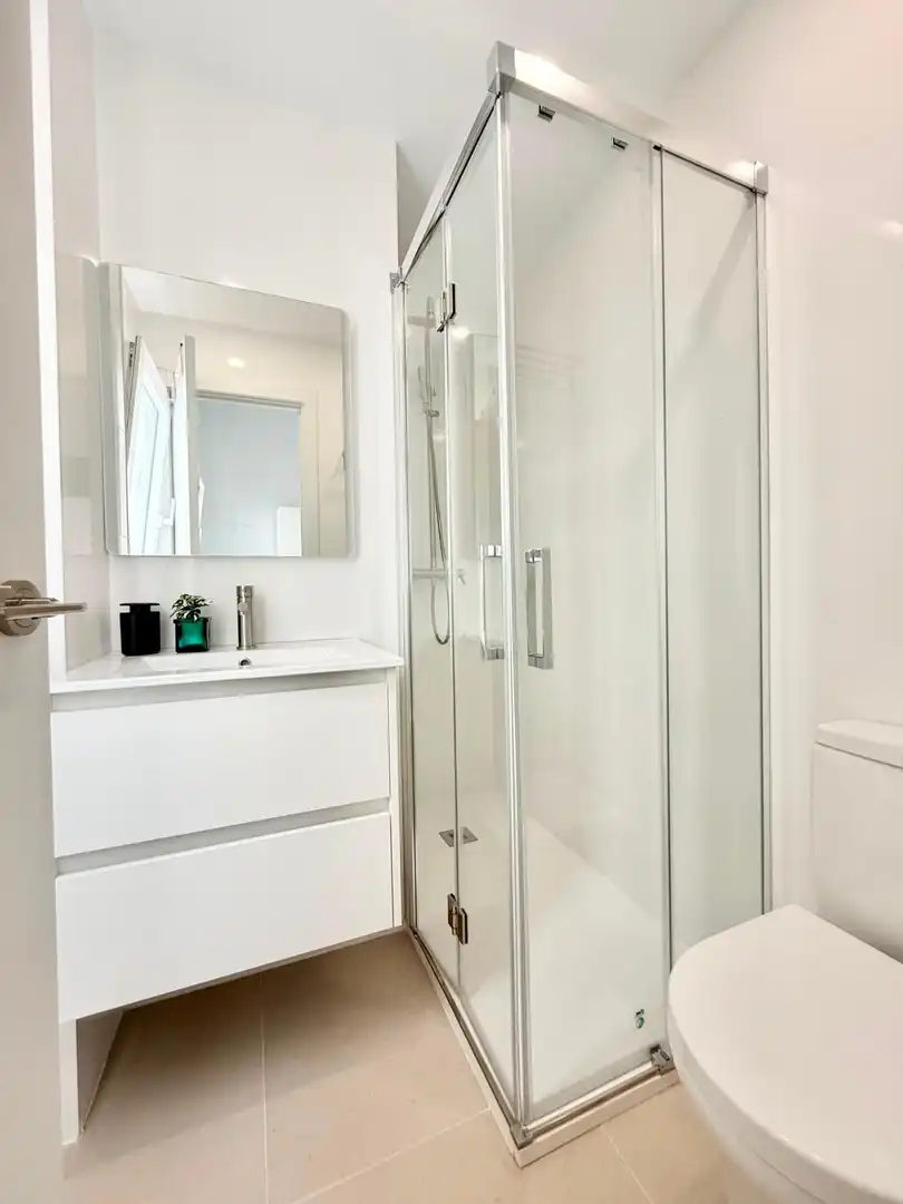 Badezimmer von Wohnung zur Miete in Valencia mit Klimaanlage, Heizung und Möbliert