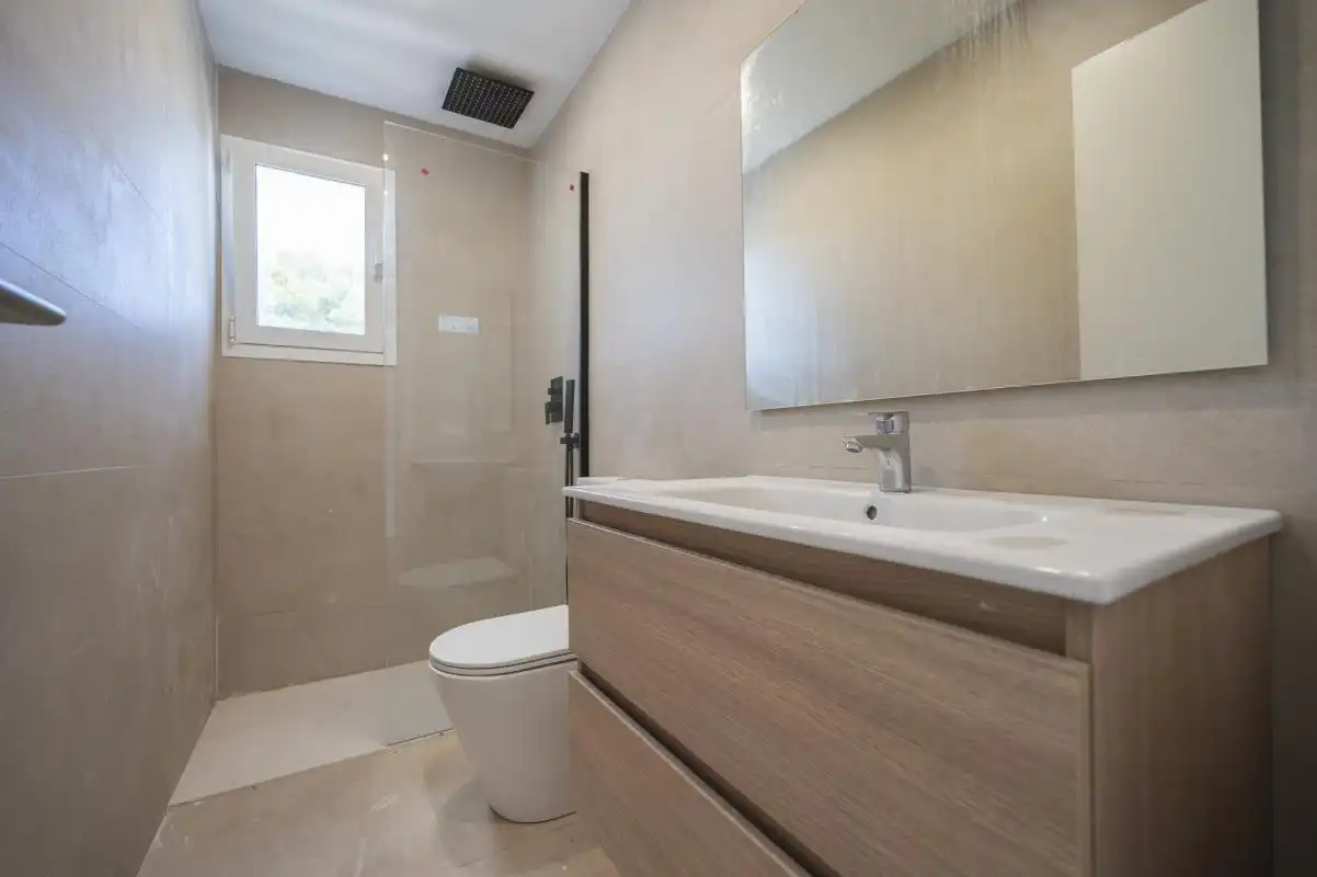 Badezimmer von Wohnung zum Verkauf in Sant Josep de sa Talaia mit Heizung, Terrasse und Balkon