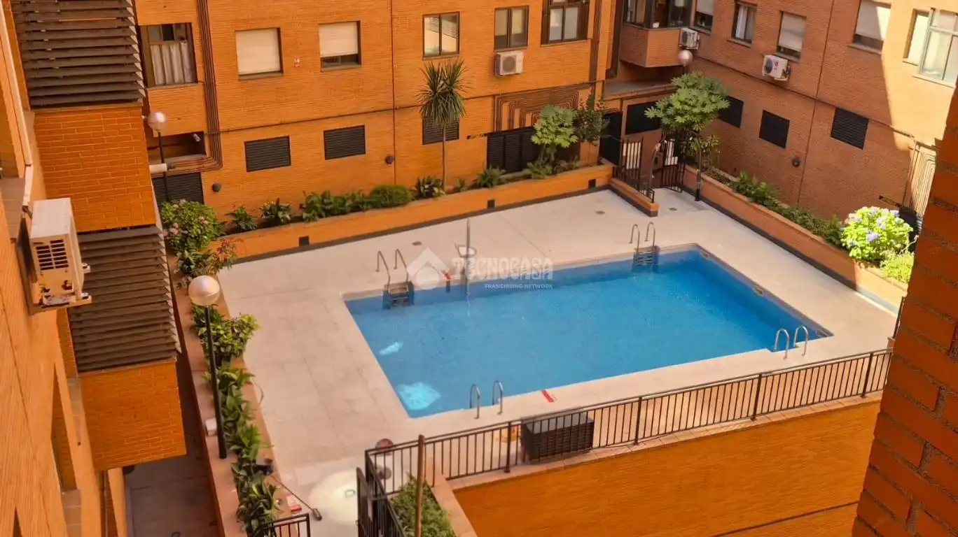 Piscina de Piso en venta en Madrid con Aire acondicionado, Calefacción y Parquet