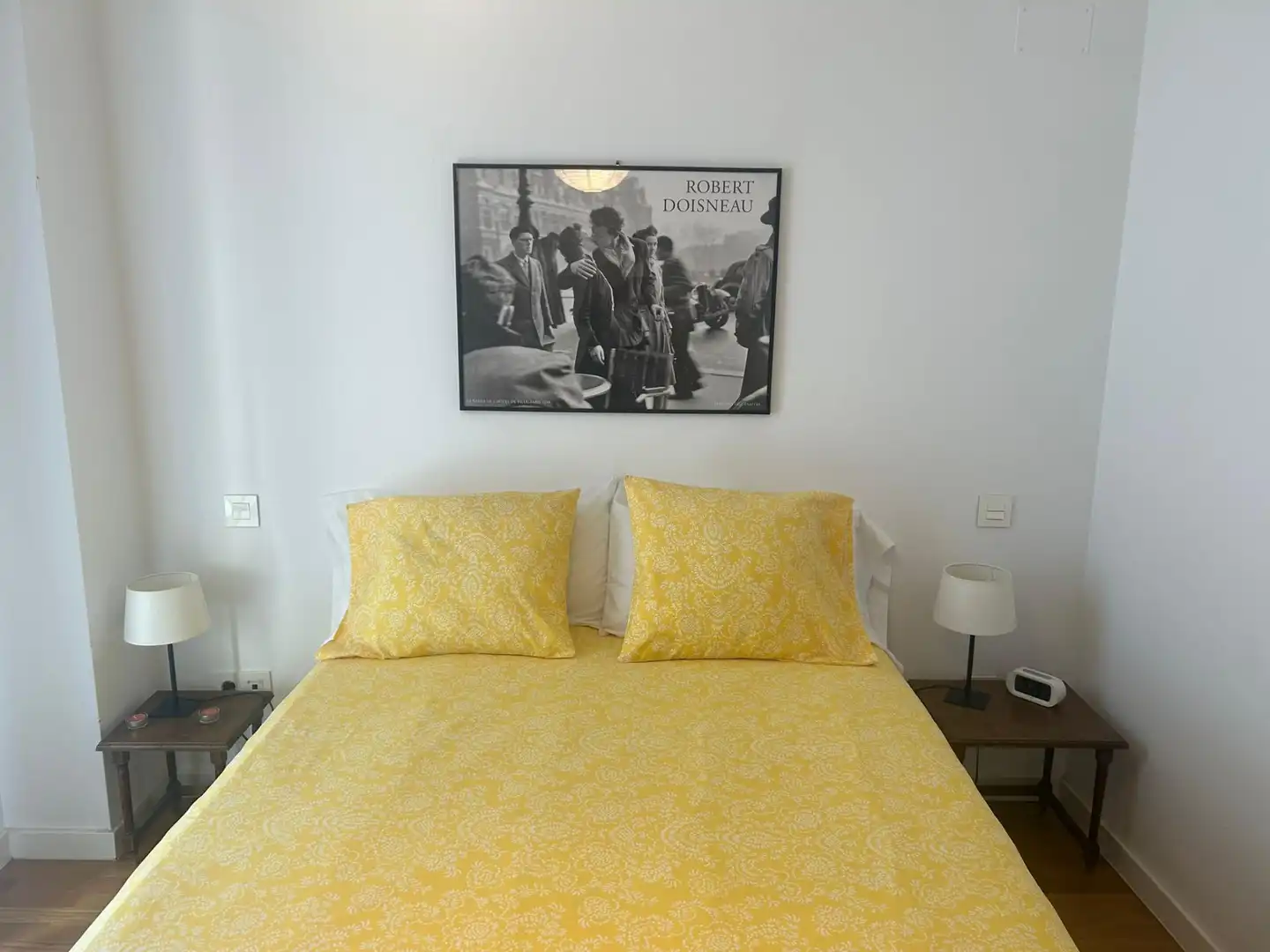 Dormitori de Apartament de lloguer en Madrid amb Calefacció, Jardí privat i Terrassa