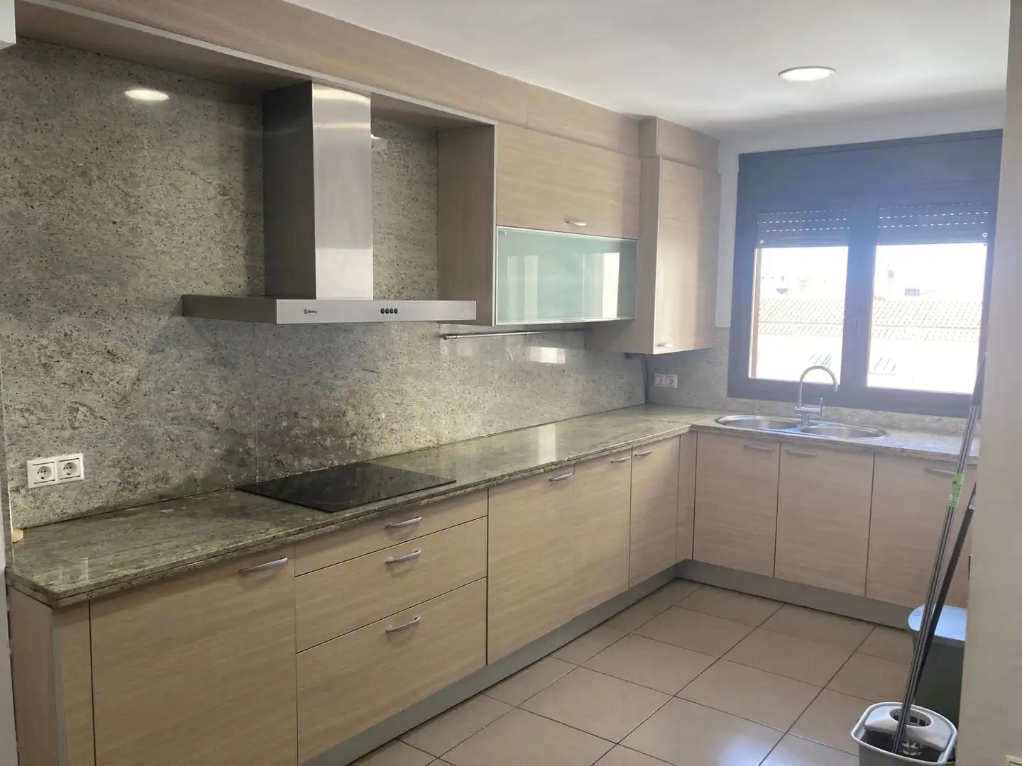 Küche von Maisonette zum Verkauf in Mollerussa mit Klimaanlage, Heizung und Terrasse