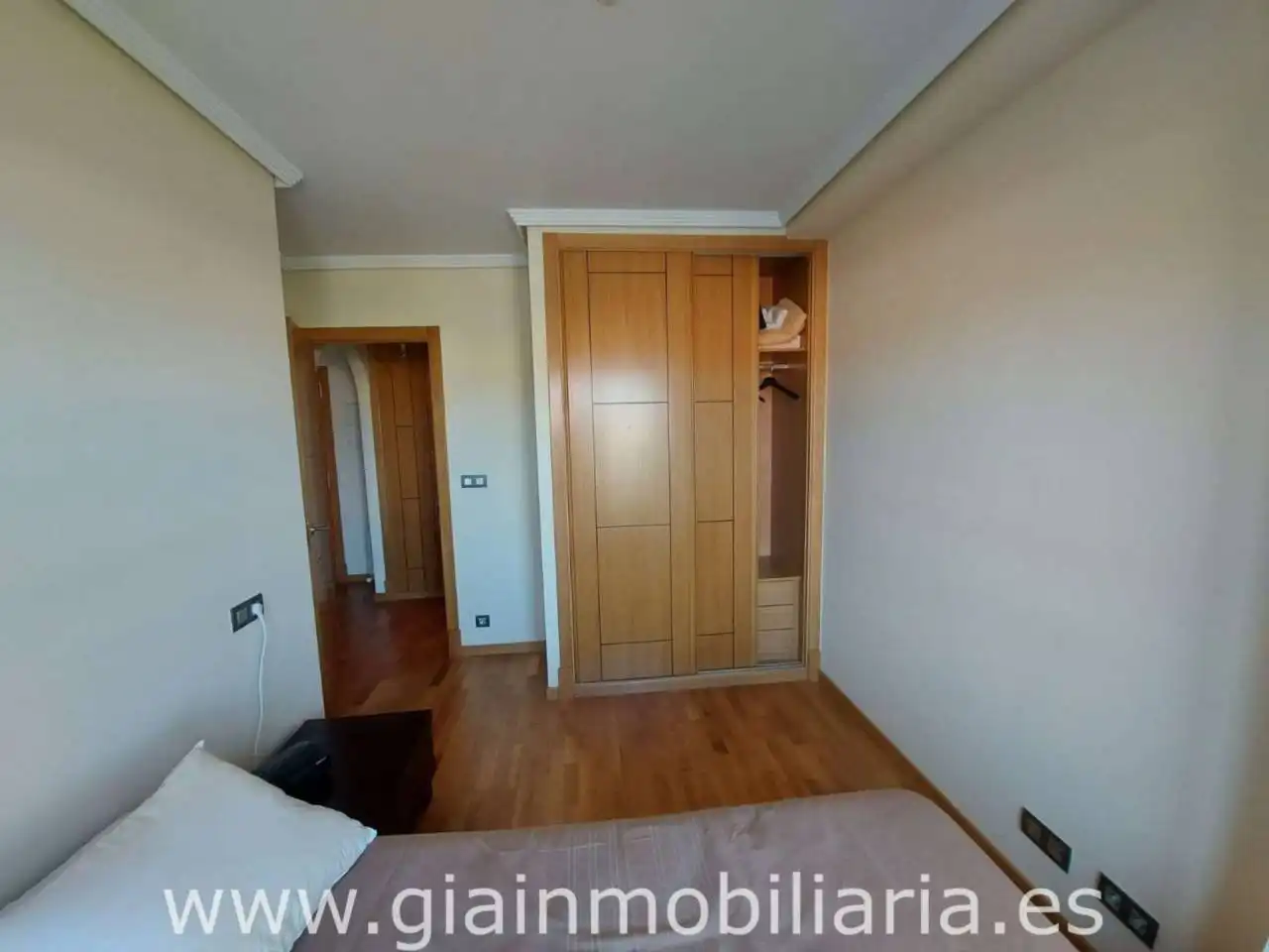 Habitación de Apartamento de alquiler en Salvaterra de Miño con Calefacción, Trastero y Amueblado