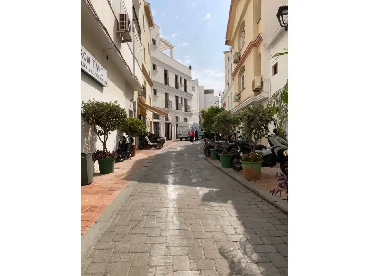 Vista exterior de Pis en venda en Estepona amb Aire condicionat, Calefacció i Moblat