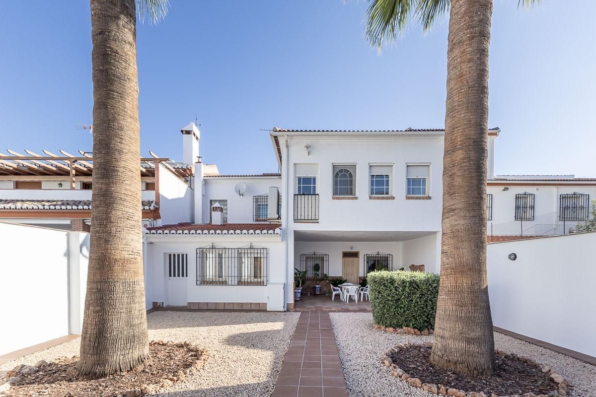 Exterior view of House or chalet for sale in Las Gabias  with Heating, Private garden and Terrace