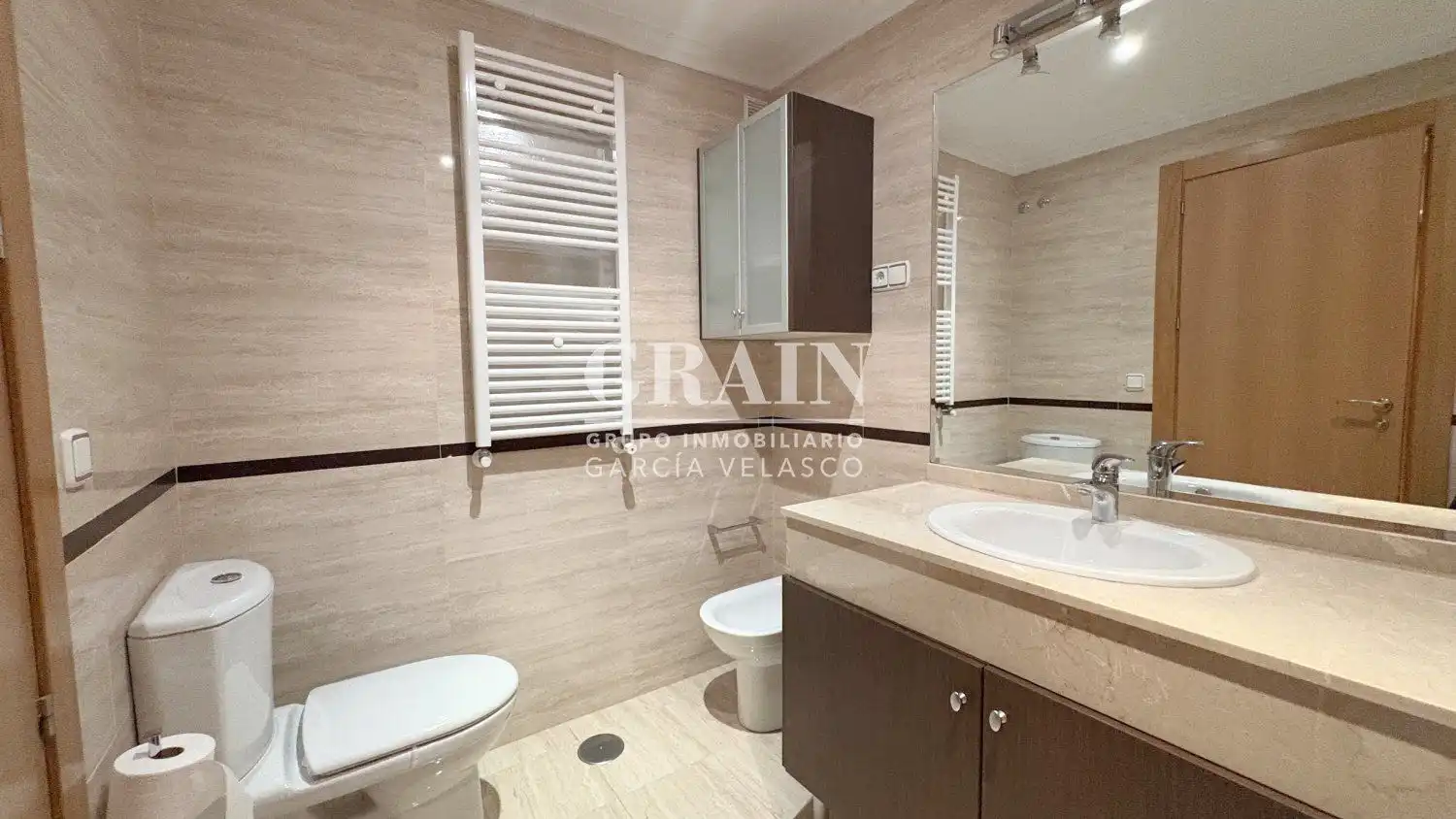 Baño de Piso en venta en Albacete con Calefacción, Trastero y Piscina