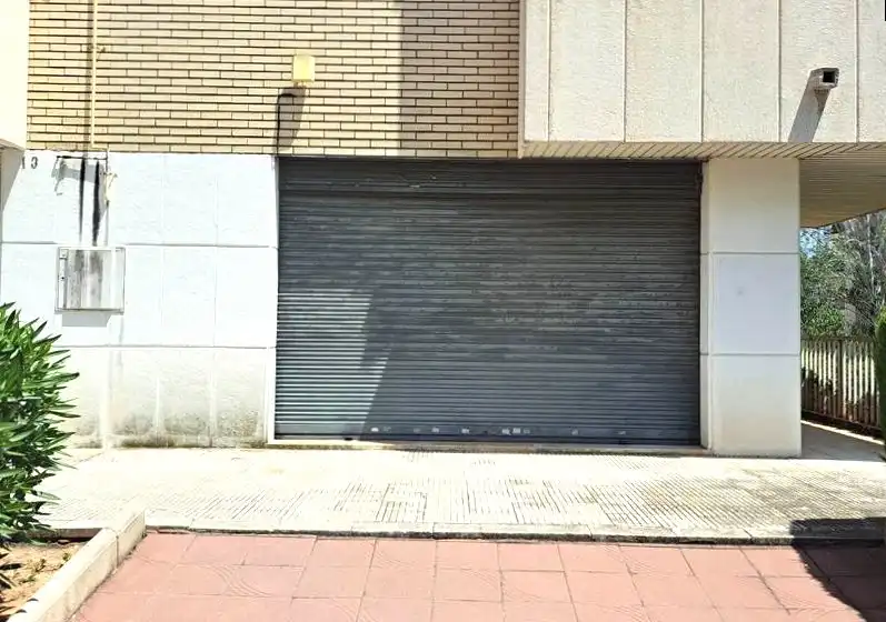 Locale commerciale in vendita a Sant Esteve Sesrovires