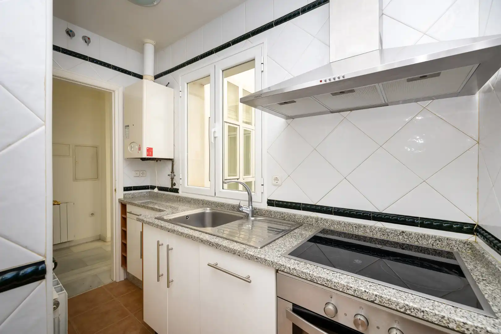 Cocina de Apartamento de alquiler en Granada con Aire acondicionado, Calefacción y Lavadora
