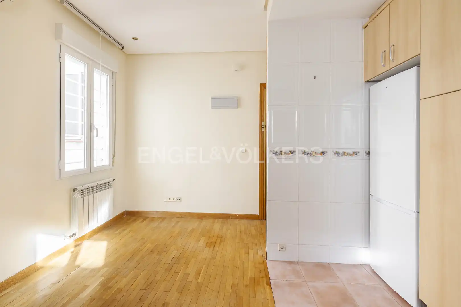 Living room of Flat for rent in Madrid  with Air Conditioner, Heating and Parquet flooring