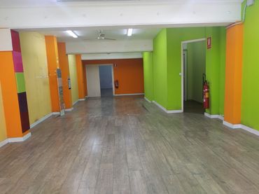Local comercial de lloguer a Santa Creu 5