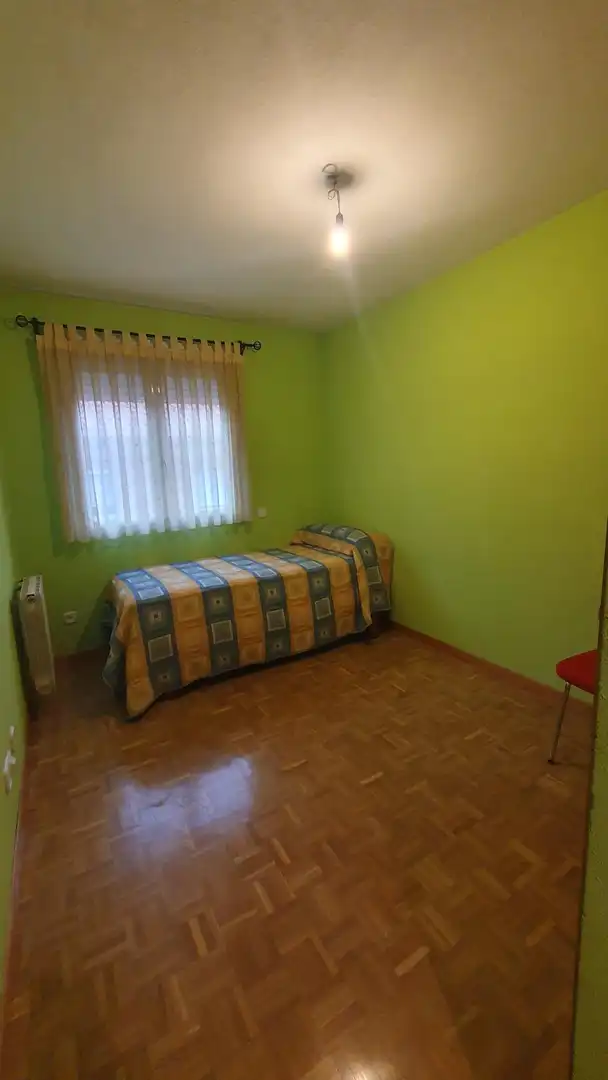 Dormitori de Casa adosada en venda en Alcalá de Henares amb Calefacció, Jardí privat i Traster