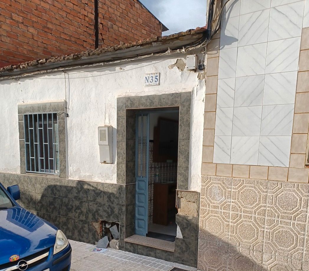 Exterior view of House or chalet for sale in Linares