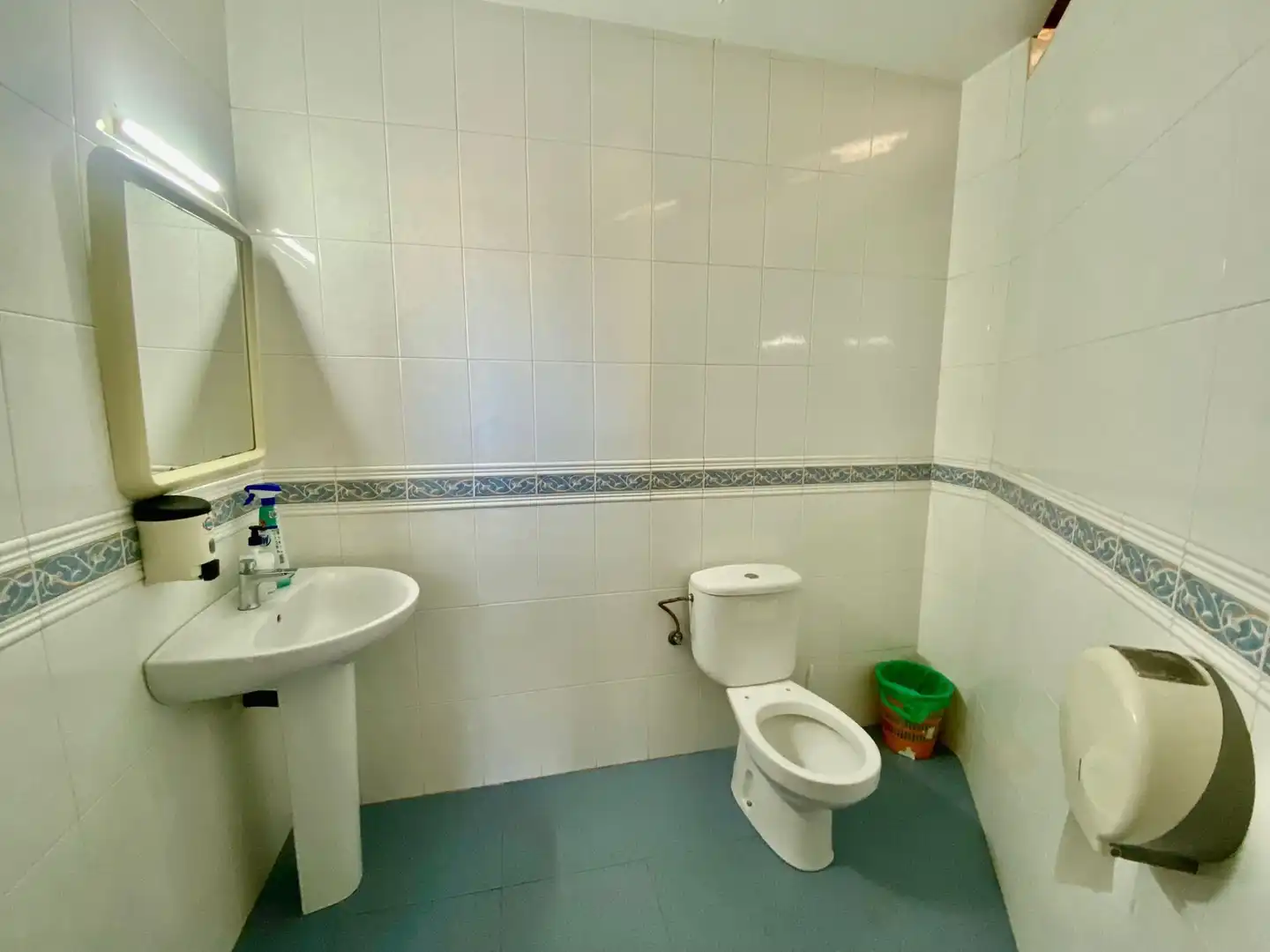 Bany de Local de lloguer en Torredembarra amb Aire condicionat