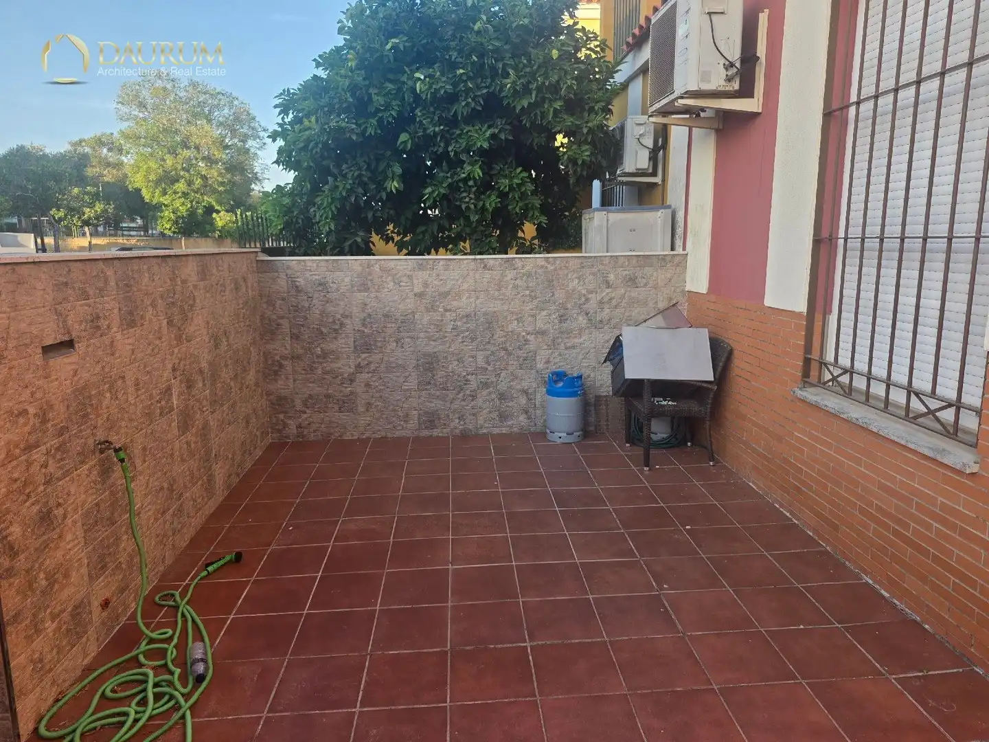 Terrassa de Casa adosada en venda en Castilleja de la Cuesta amb Aire condicionat, Calefacció i Traster