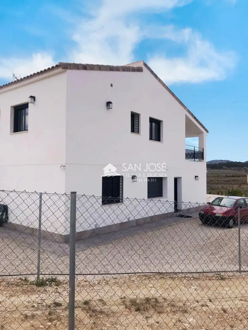 Xalet amb piscina en venda a El Pinós / Pinoso, imagen 2