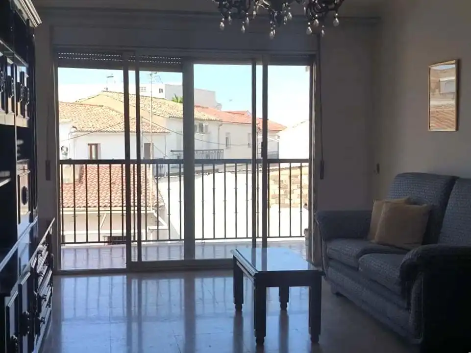 Außenansicht von Wohnung zum Verkauf in Mengíbar mit Klimaanlage, Terrasse und Möbliert