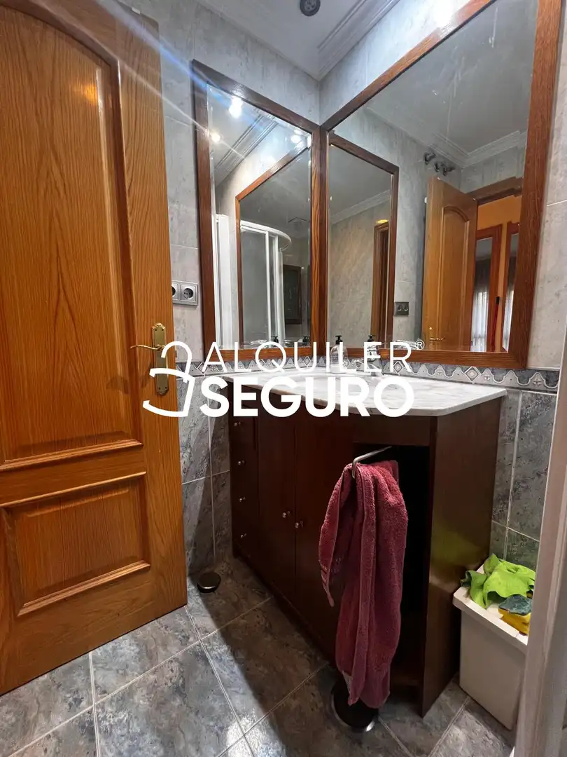 Badezimmer von Wohnung zur Miete in Madrid mit Klimaanlage, Heizung und Abstellraum