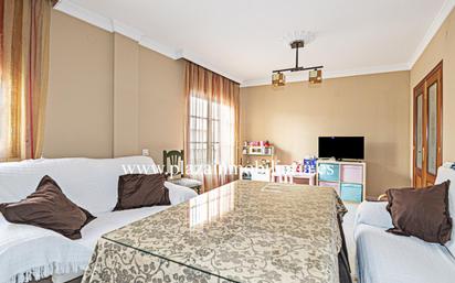 Dormitori de Pis en venda en Lucena amb Aire condicionat, Terrassa i Balcó