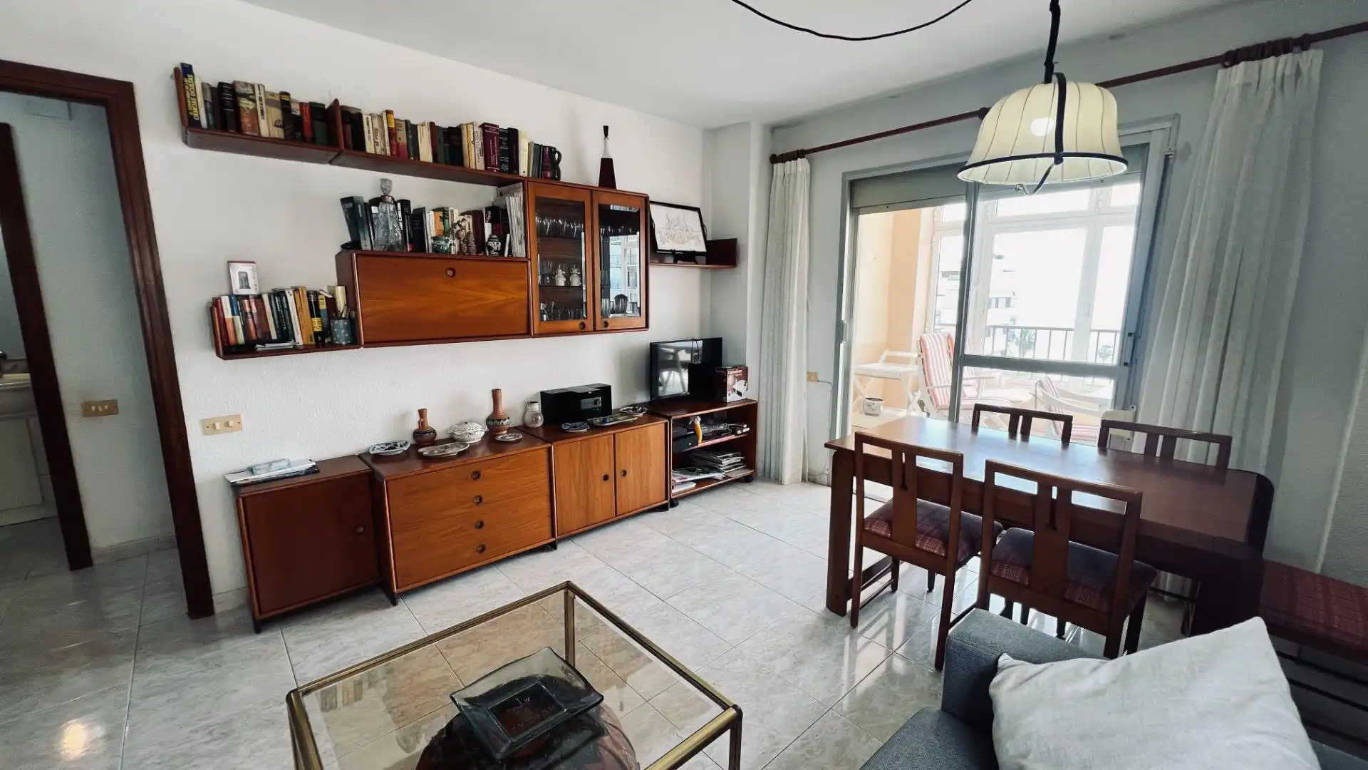 Sala d'estar de Apartament en venda en Benicasim / Benicàssim amb Jardí privat, Terrassa i Traster