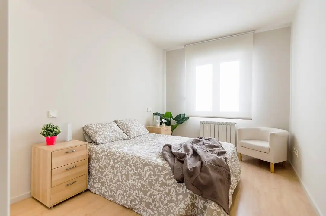 Dormitori de Pis de lloguer en  Pamplona / Iruña amb Calefacció i Alarma