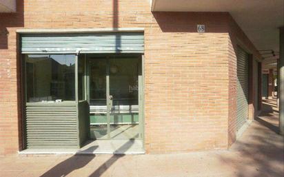 Vista exterior de Local en venda en Castellar del Vallès amb Aire condicionat