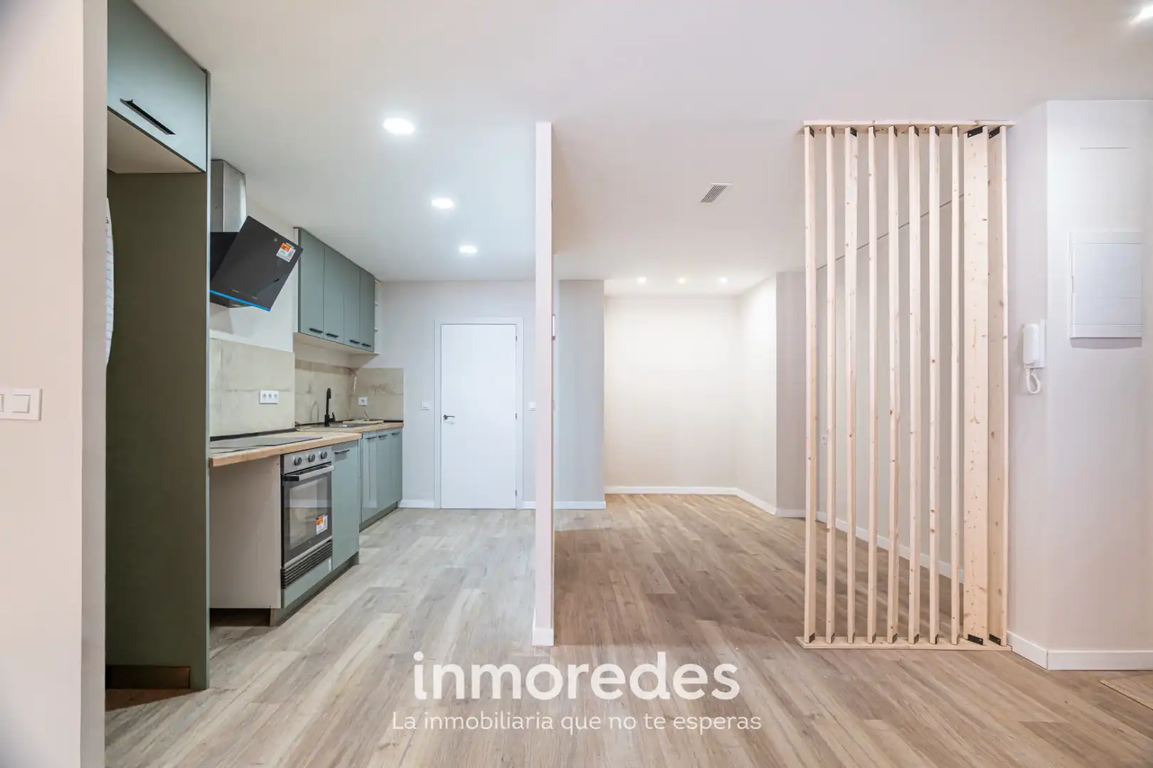 Wohnzimmer von Wohnung zum Verkauf in Santa Coloma de Gramenet mit Klimaanlage, Parkett und Ofen