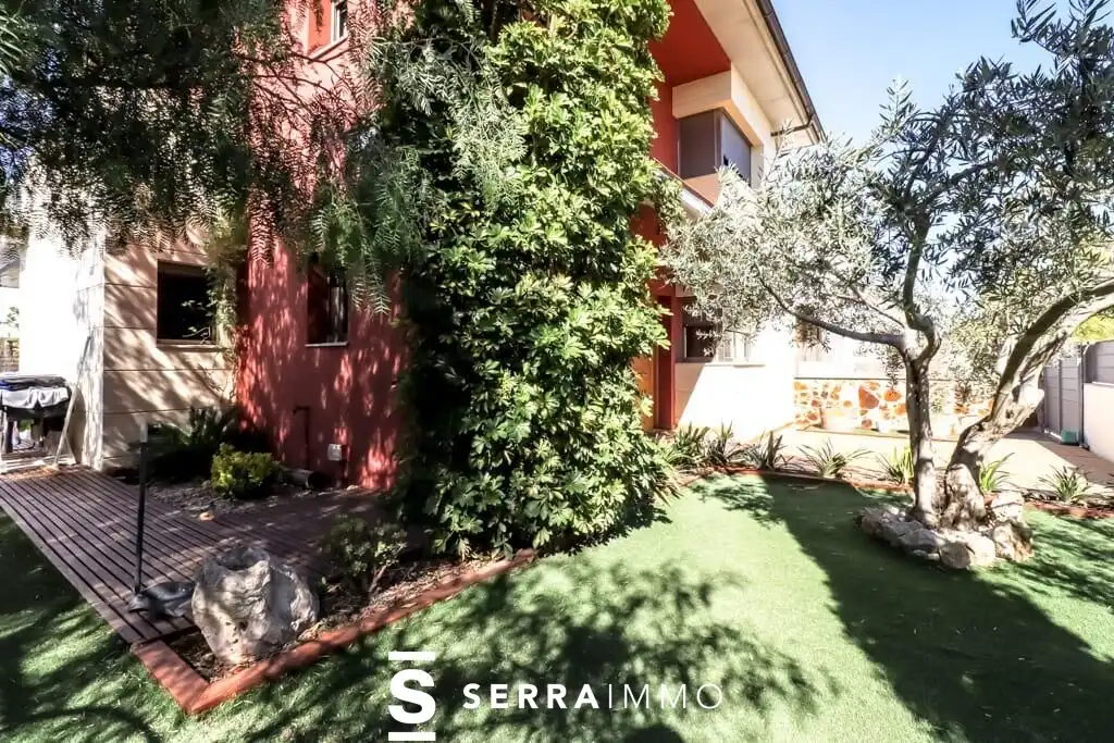 Vista exterior de Casa o xalet en venda en Vilafranca del Penedès amb Aire condicionat, Calefacció i Jardí privat