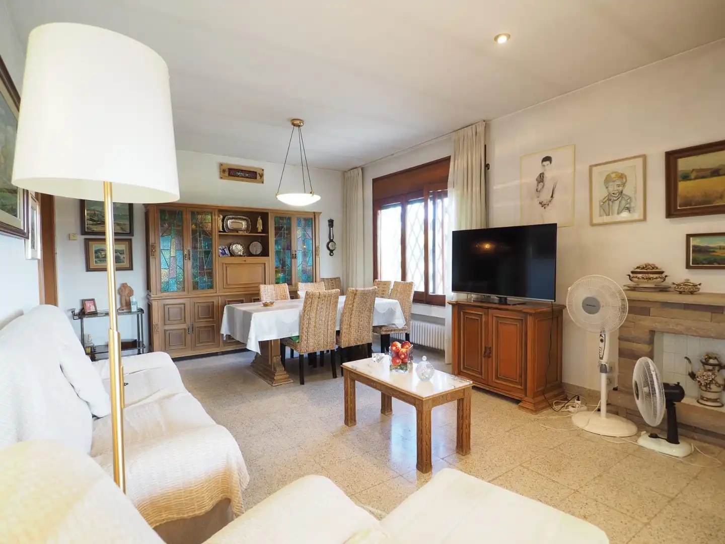 Sala d'estar de Casa o xalet en venda en Canovelles amb Calefacció, Terrassa i Traster