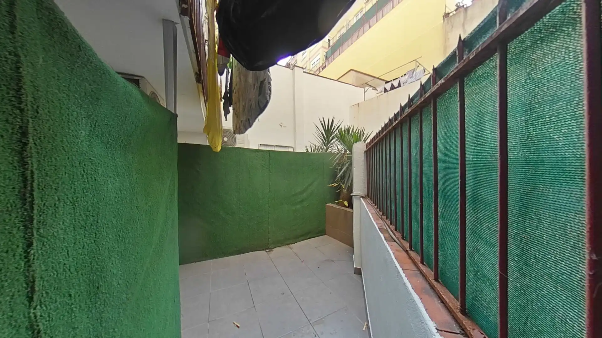 Balcony of Ground floor for sale in Barcelona  with Air Conditioner and Alarm