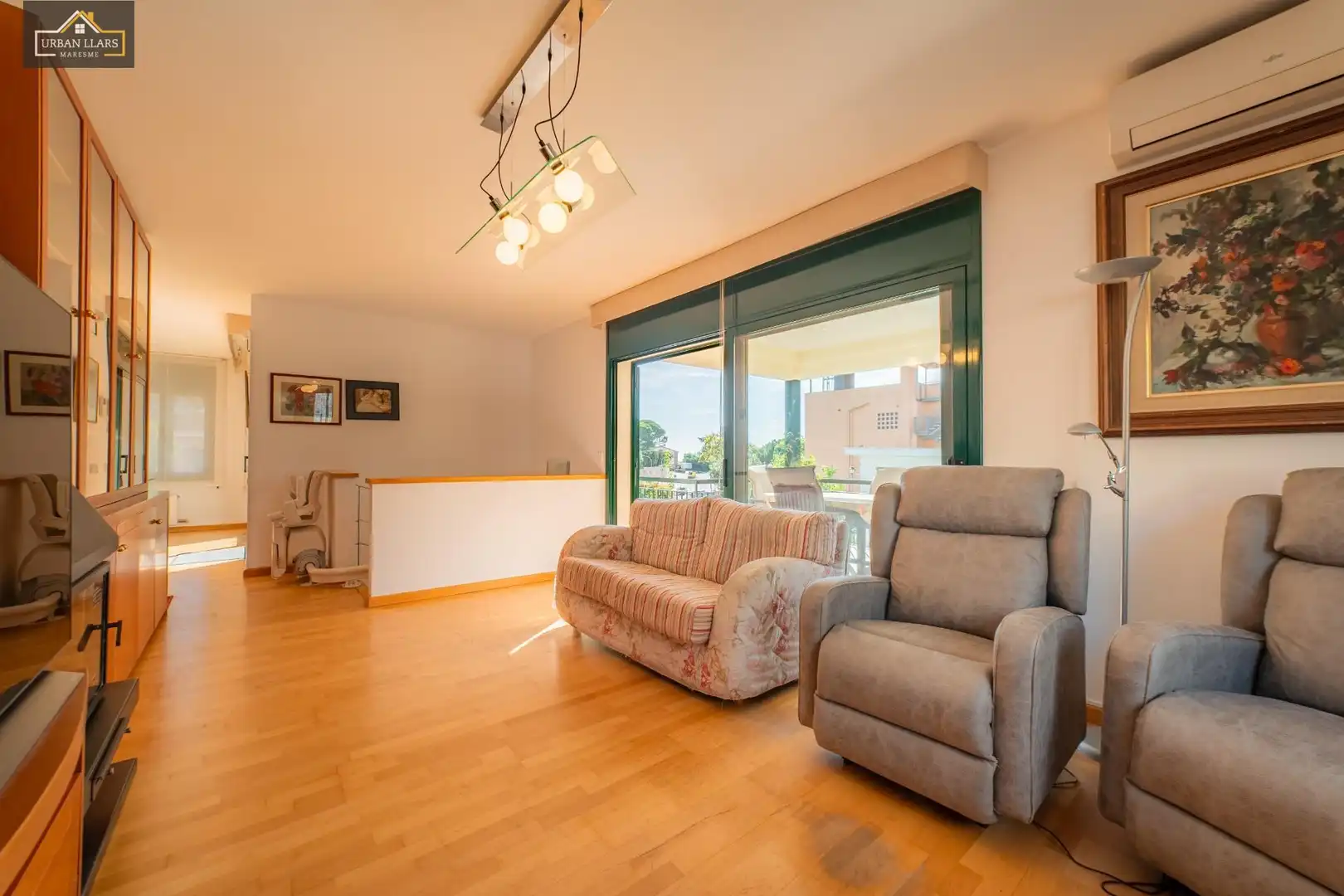 Sala de estar de Casa o chalet en venta en Sant Vicenç de Montalt con Jardín privado, Parquet y Piscina comunitaria