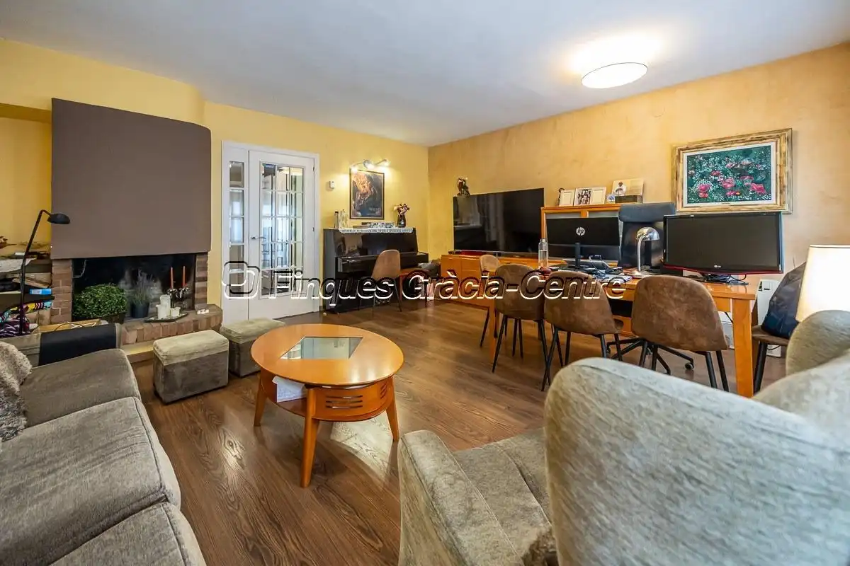 Sala d'estar de Casa adosada en venda en Sabadell amb Aire condicionat, Calefacció i Parquet
