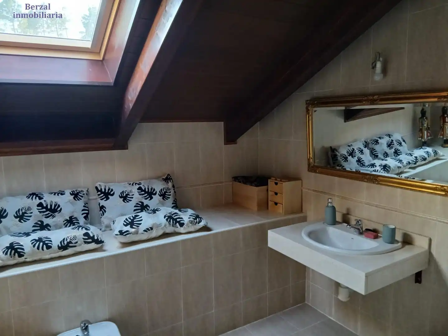 Bathroom of Duplexes for sale in Sojuela  with Heating, Private garden and Terrace